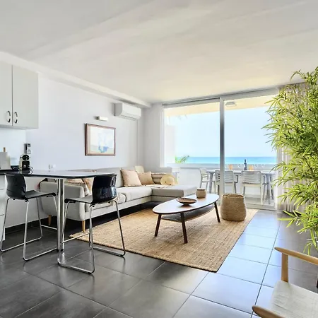 Charming 2 Bedroom Retreat With Beachfront Views Apartamento *