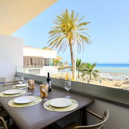 Charming 2 Bedroom Retreat With Beachfront Views Apartment *