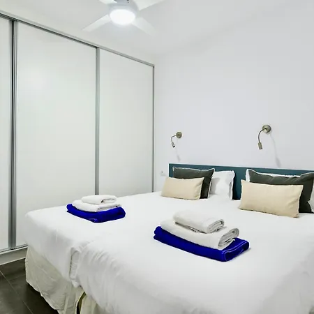 Charming 2 Bedroom Retreat With Beachfront Views San Bartolomé