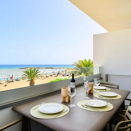 Charming 2 Bedroom Retreat With Beachfront Views