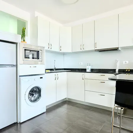 Charming 2 Bedroom Retreat With Beachfront Views Διαμέρισμα