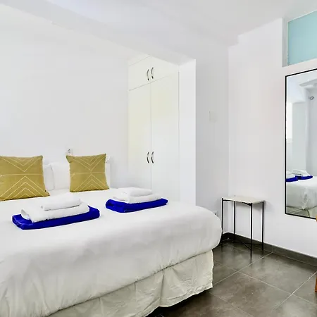 Charming 2 Bedroom Retreat With Beachfront Views San Bartolomé