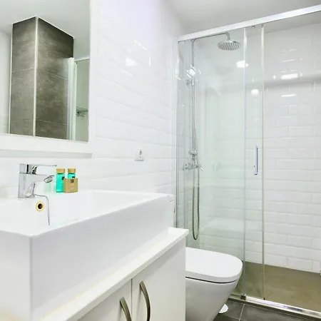 Charming 2 Bedroom Retreat With Beachfront Views * San Bartolomé