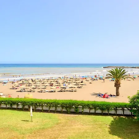 Charming 2 Bedroom Retreat With Beachfront Views Διαμέρισμα